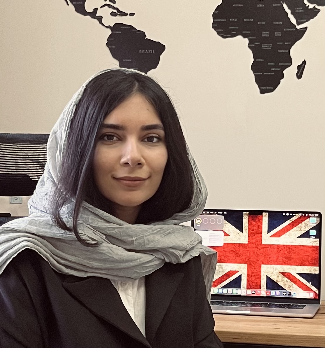 نگین نادری، مدرس زبان انگلیسی